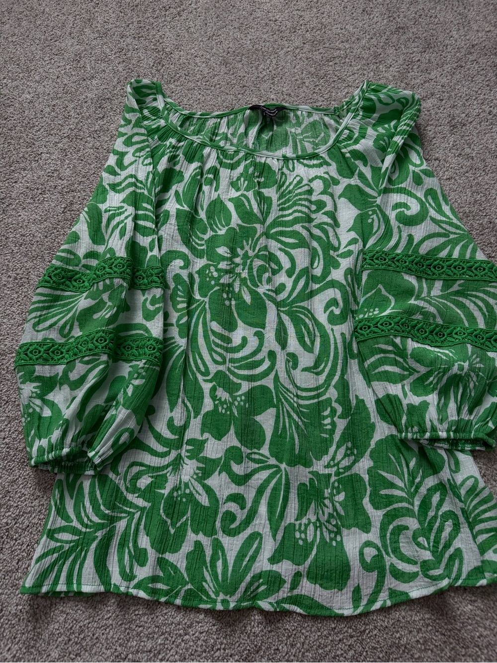 Unique Spectrum Green and White Floral Peasant Blouse